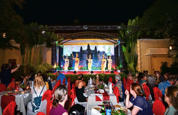 Buffet Dinner Show